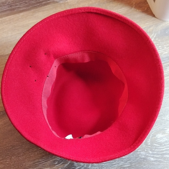 Da-Me - 1920s Vintage Bell Hat - On Red and Black - Picture 5 of 5